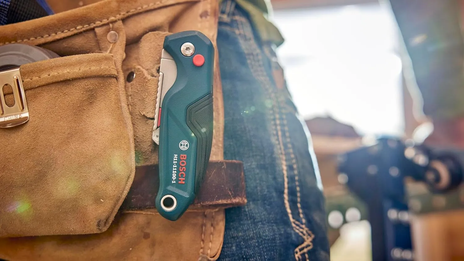 Bosch H11-14100-1 2-Piece Utility Knife Set | Folding and Snap-Off Knives with Robust Design, Integrated Blade Storage, and Belt Clip - Includes 4 Blades