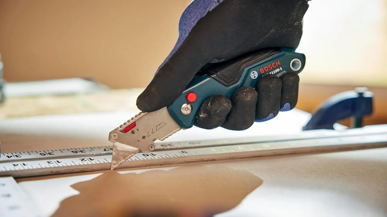 Bosch H11-14100-1 2-Piece Utility Knife Set | Folding and Snap-Off Knives with Robust Design, Integrated Blade Storage, and Belt Clip - Includes 4 Blades