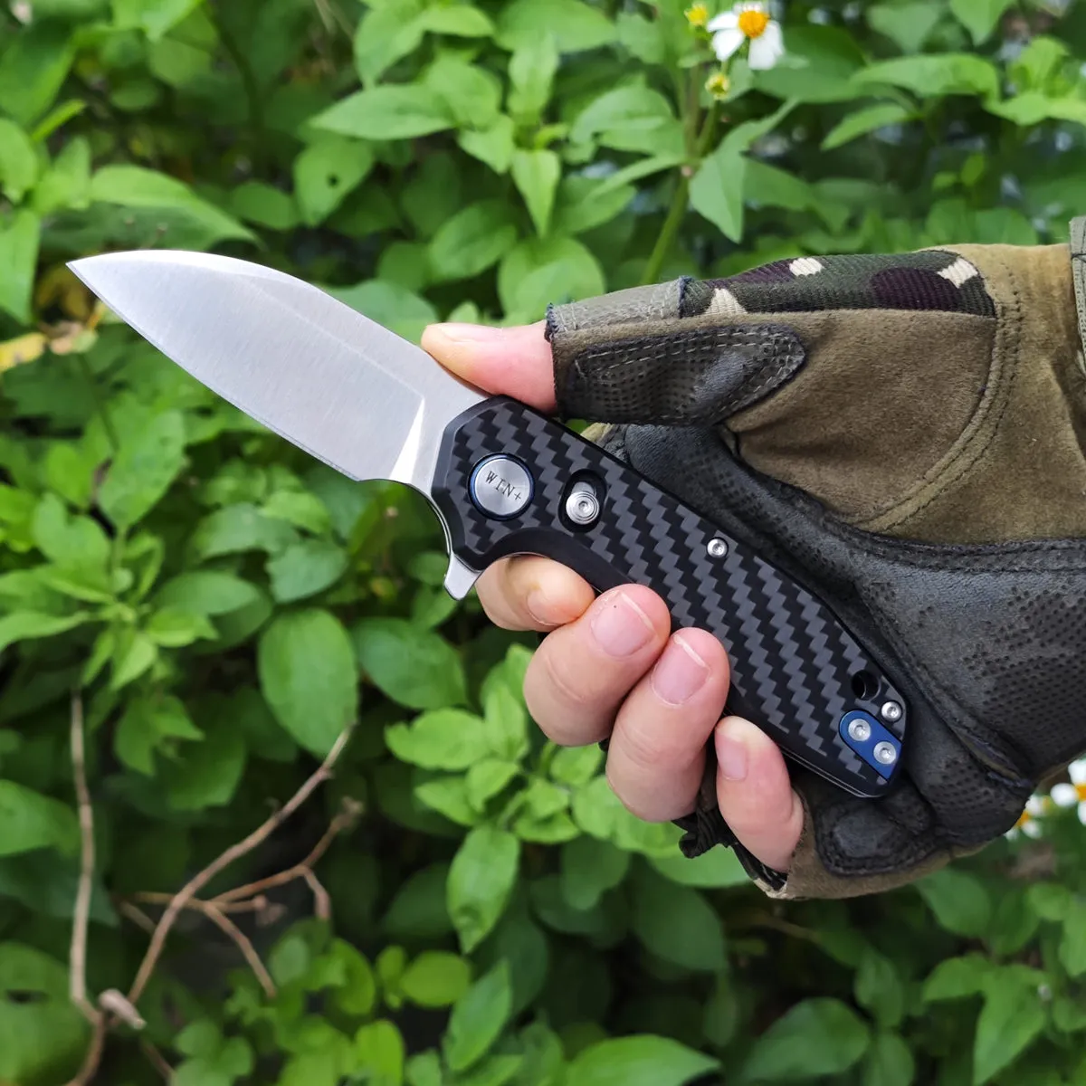 D2 Pocket Knife With Carbon Fiber Handle And Axis Lock System (Our Patents)