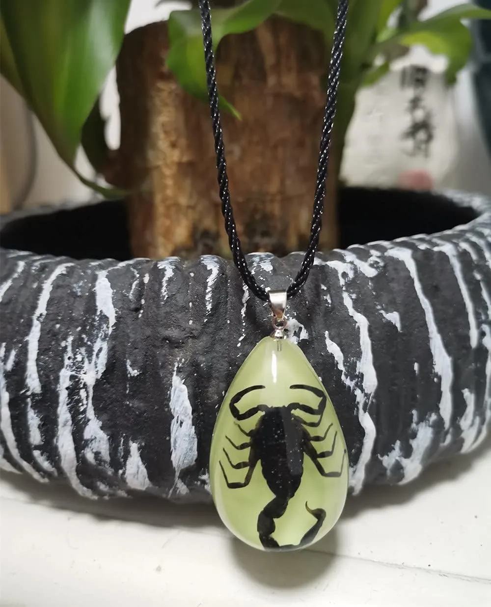 Glow in the Dark Necklace Black Scorpion Amber Resin Adjustable Necklace Pendent with Insect Sample Inside Birthday Gift for Lover Friends