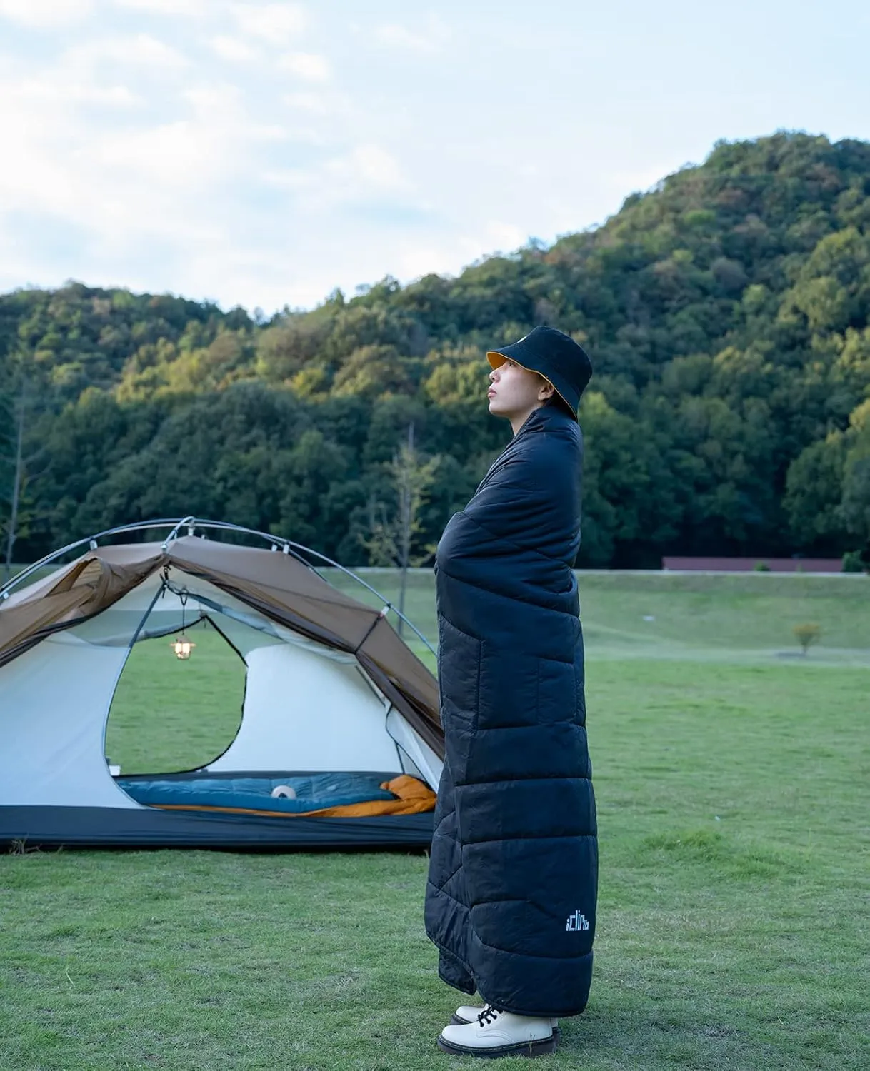iClimb 3M Thinsulate Insulation Warm Camping Blanket Ultralight Compact (Black)